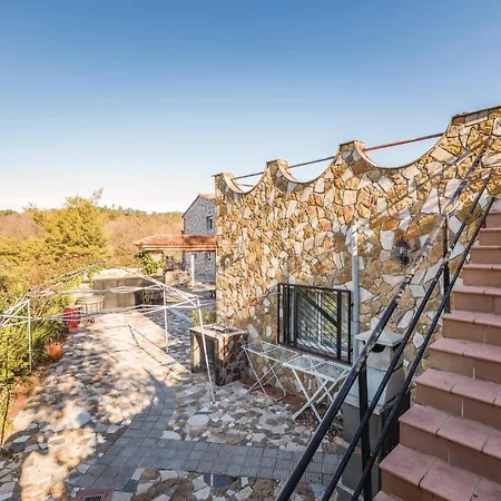 2 Bedroom In Puig Ventos * Mont Barbat